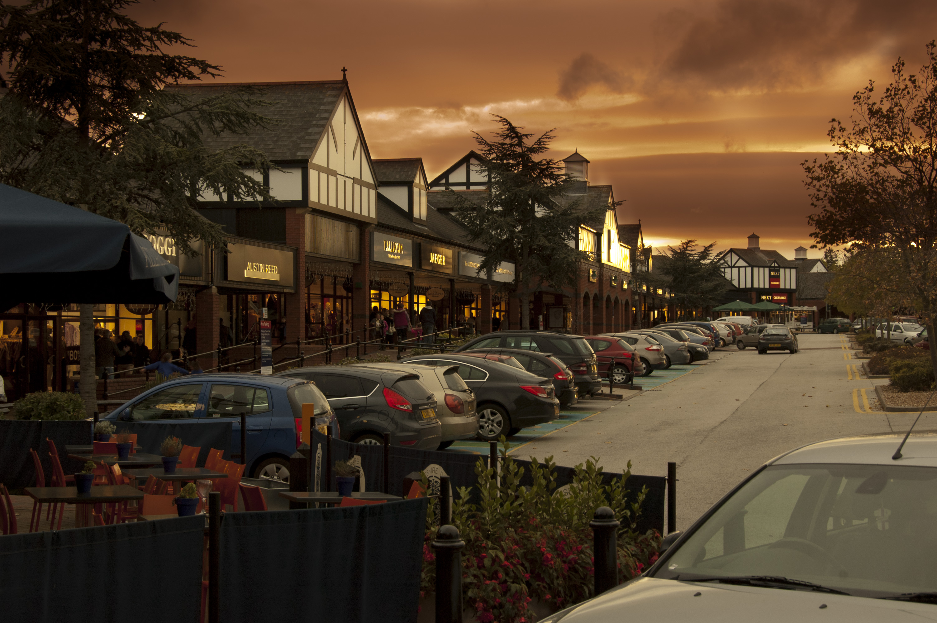 best day to visit cheshire oaks