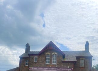Longest Railway Station Name In The Wales Llanfairpwllgwyngyllgogerychwyrndrobwllllantysiliogogogoch Station