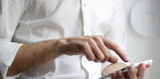 Secure and Affordable Delivery for Your New Phone In the UK