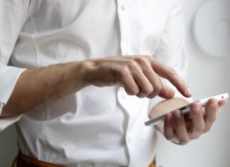 Secure and Affordable Delivery for Your New Phone In the UK