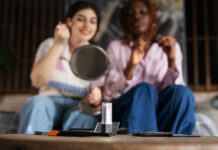 The Real World of r/Fauxmoi: A Deep Dive into Rumours and Gossip About Famous People Fauxmoi