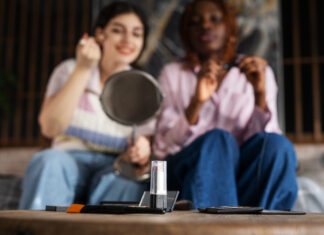 The Real World of r/Fauxmoi: A Deep Dive into Rumours and Gossip About Famous People Fauxmoi