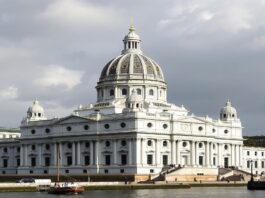 Sir Christopher Wren’s Twin-Domed Masterpiece: The Old Royal Naval College Complete Guide Sir Christopher Wren’s Twin-Domed Masterpiece: The Old Royal Naval College Complete Guide